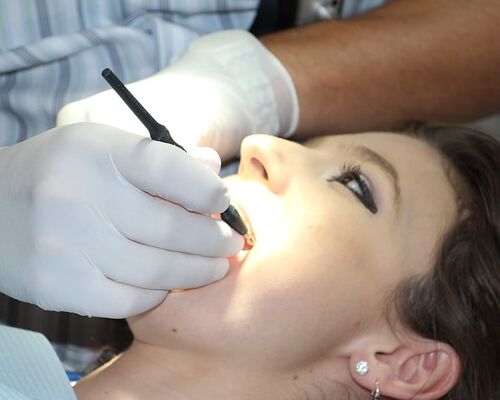 zahnreinigung-dental-repairs-treat-teeth-brushing-teeth2