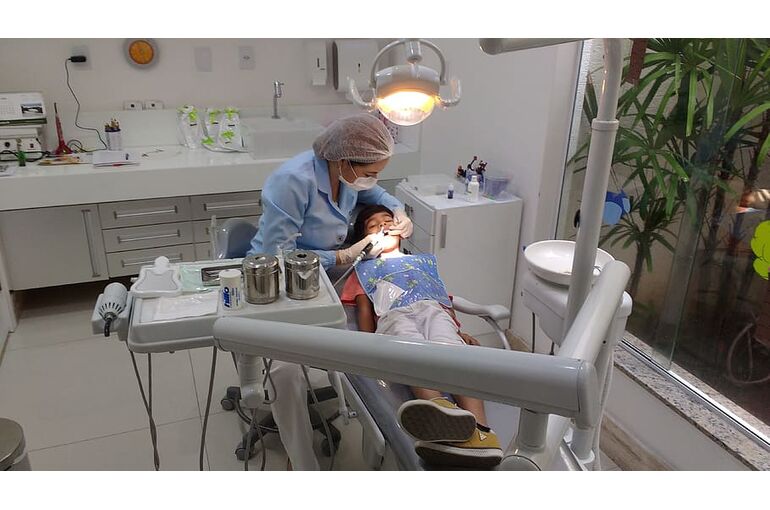 dentist-child-tooth-dental-care
